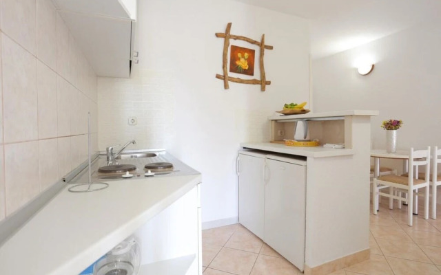 Lias - With Restaurant - A4