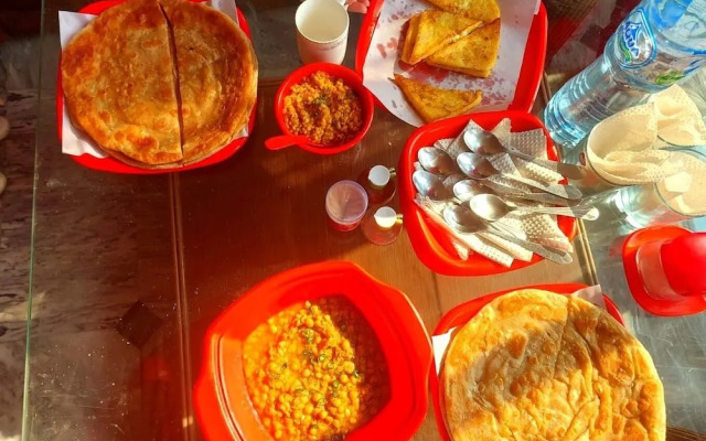 Red Rose Hotel & restaurent