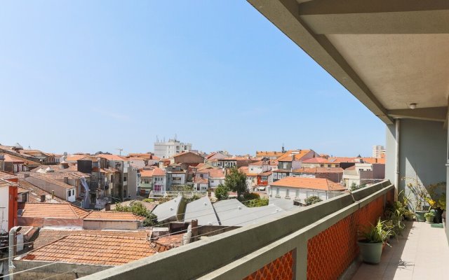 Bolha1 · Bright Apartment in a Traditional Area of Porto