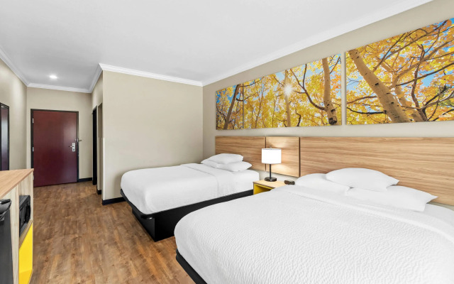 Days Inn by Wyndham Rockdale Texas