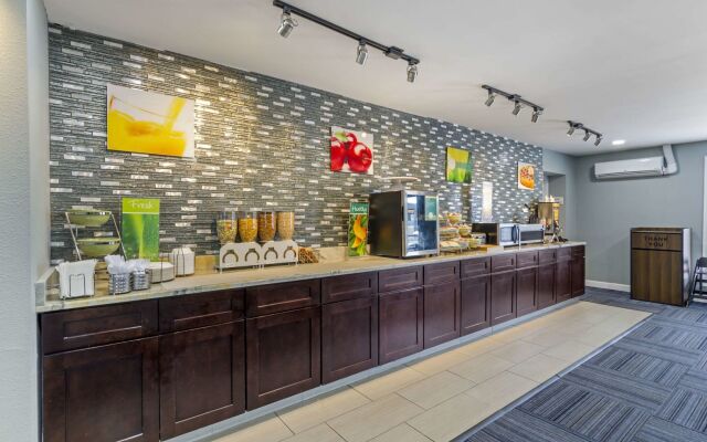 Suburban Studios Verona - Staunton North