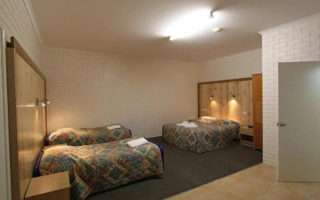 Lazy River Motor Inn