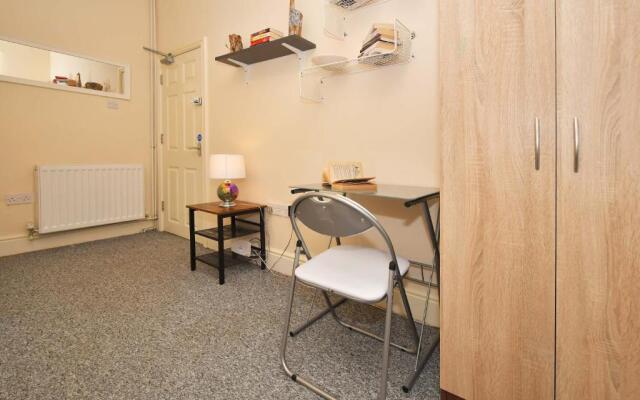 Townhouse @ 178 Ruskin Road Crewe