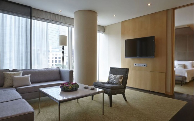 Four Seasons Hotel Tokyo at Marunouchi - photo 3
