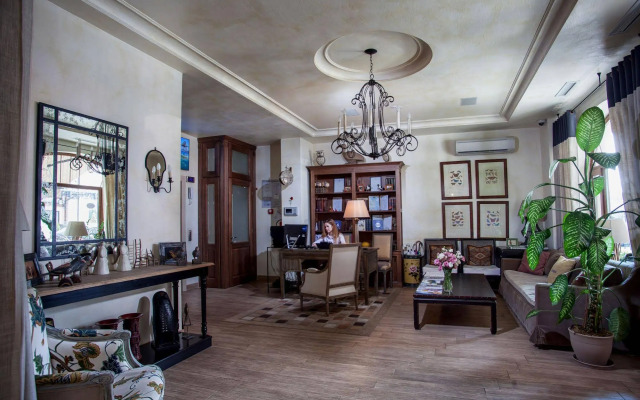 Palais Royal Hotel