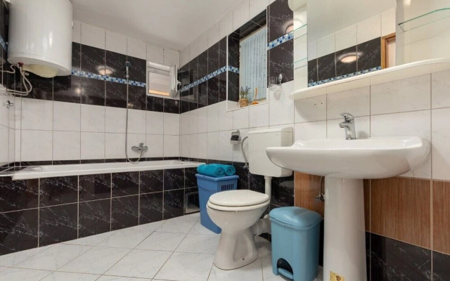 Comfort apartments with pool in Medulin