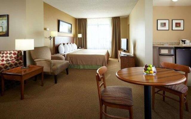 Quality Inn & Suites P.E. Trudeau Airport