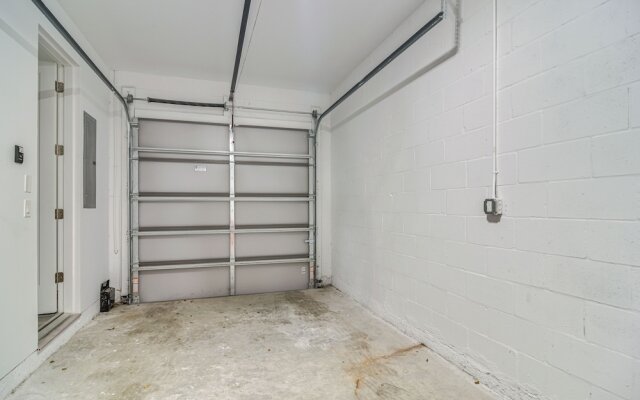 Modern Tampa Townhome Near Midtown WFH Friendly