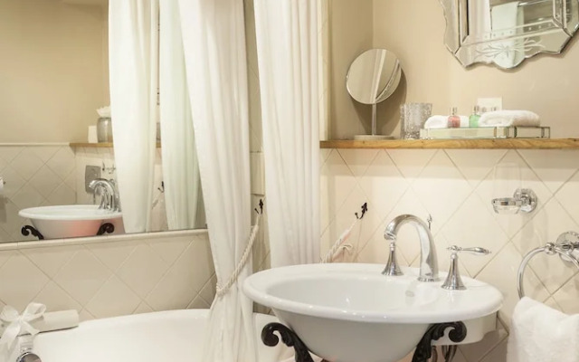 Glenskirlie House & Castle