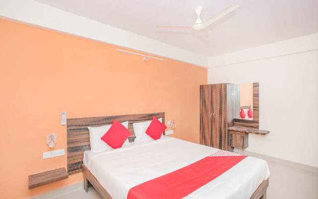 OYO 10475 PMR Hotel