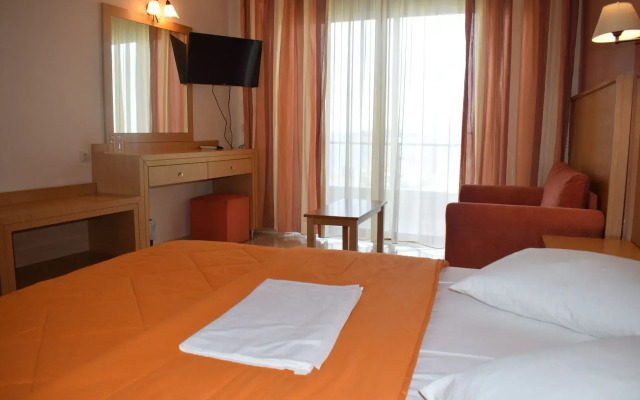 Evia Hotel & Suites