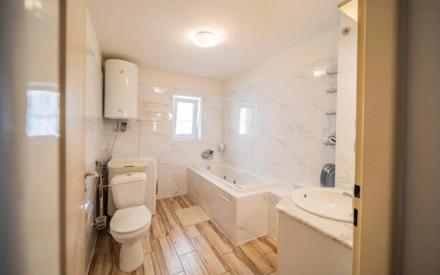 Celý dům s vybavenou kuchyní, koupelna s vířivkou