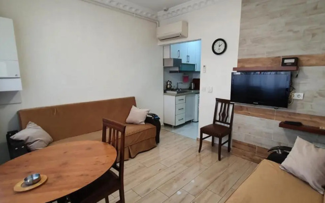 Glam 1BR Flat w/AC in the Heart of Cihangir