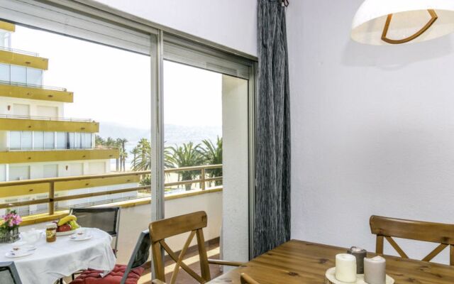 Roses Holiday Center 15236