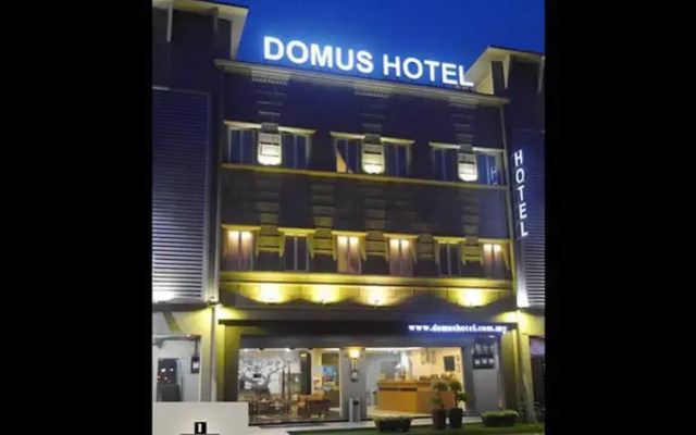 OYO 519 Domus Hotel