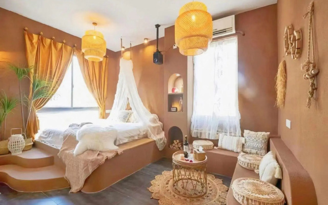 Changsha Post-90 Theme Hotel (Wuyi Square IFS International Financial Center)