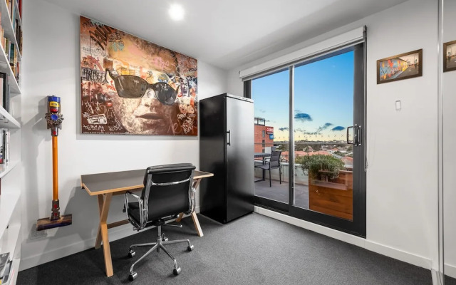 StayCentral - East Brunswick Penthouse with Study