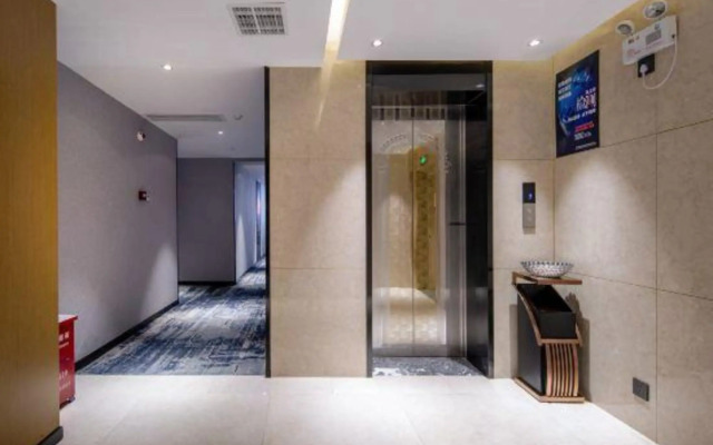 Yeste Hotel (Nanning Xianhu Wuhe University Town Pumiao)