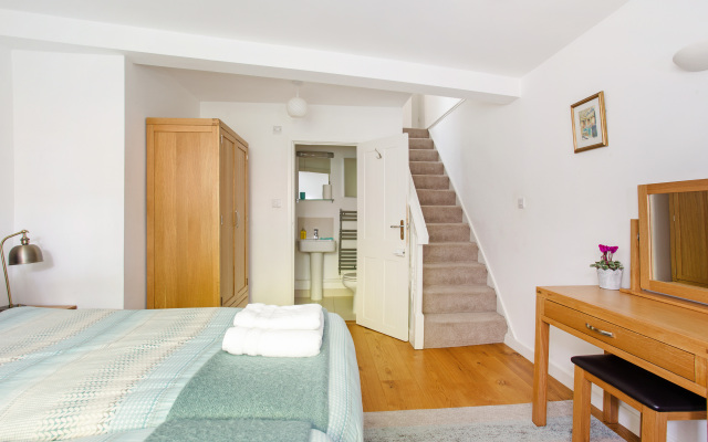 A peaceful elevated residential area within walking distance of the city