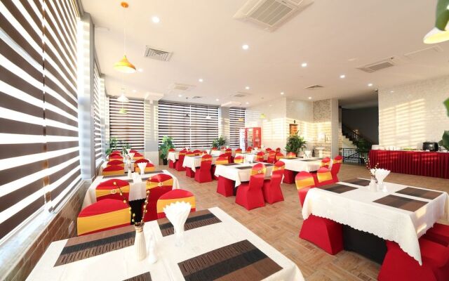 Royal Peacock Hotel