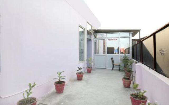 OYO 16099 Hotel Four Season