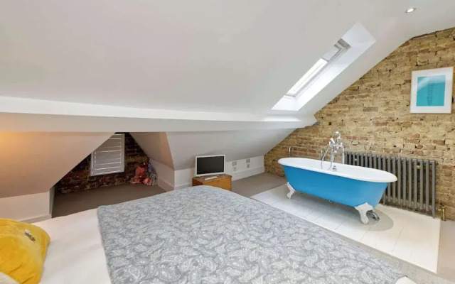 4 Bedroom House, Barnes