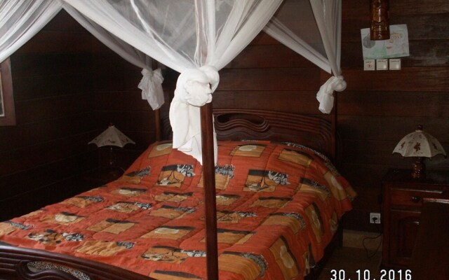 House With 4 Bedrooms in Toamasina, With Terrace - 200 m From the Beach