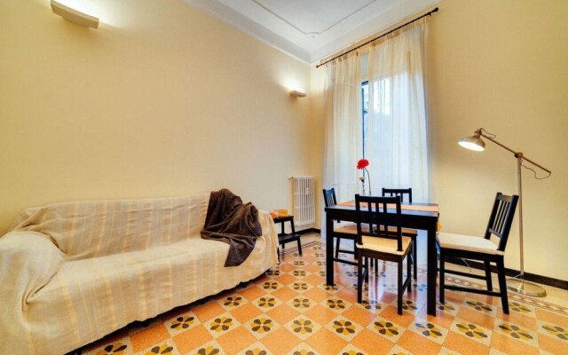 Sunny Flat in Elegant Building Close to Colosseum