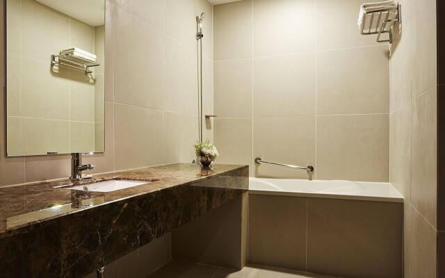 Square By Savills