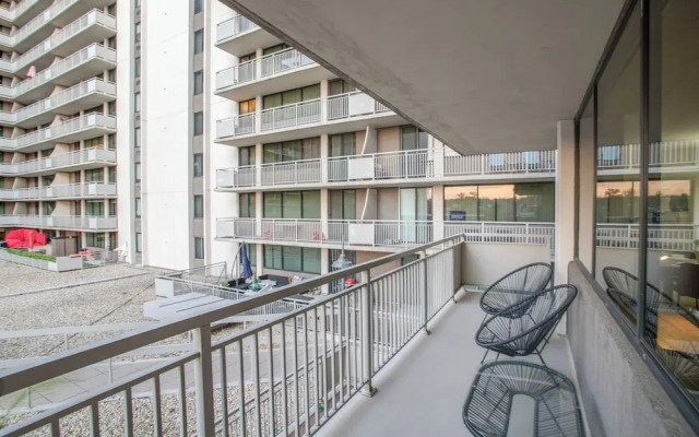 Modern Apt Near Airport & Metro