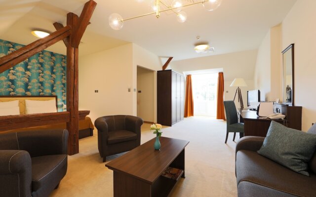 Ipoly Residence - Executive Hotel Suites