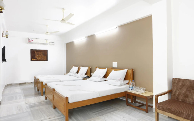 Sri Aarvee Hotels