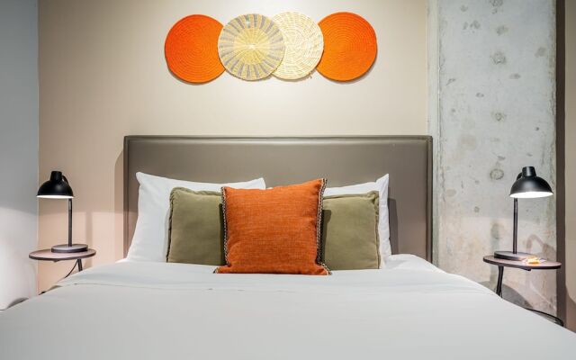w Stylish 2BR in Plaza Herrera