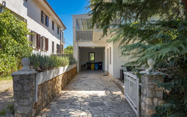 House Rose With Private Pool And Garden