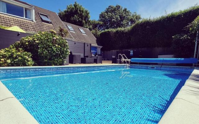 Beautiful apartment with private pool near Tenby