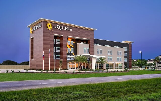 La Quinta Inn & Suites by Wyndham Texas City 45