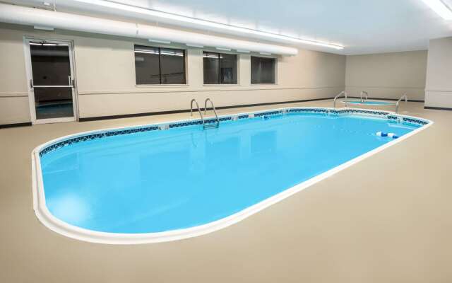 Super 8 by Wyndham Pevely