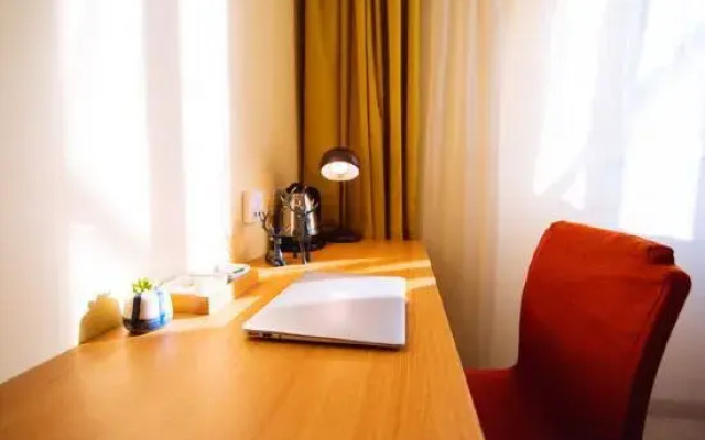Home Inn (Shanghai Changxing Island Fenghuang Street)