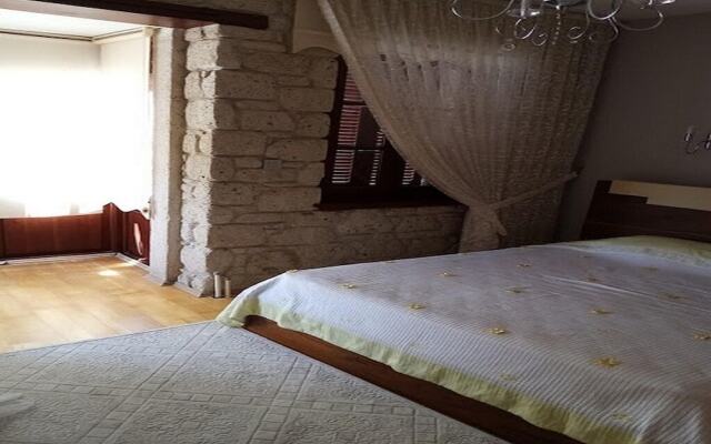 CE018 by Villaofsummer