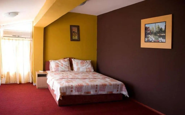 Hotel Uni Palas I