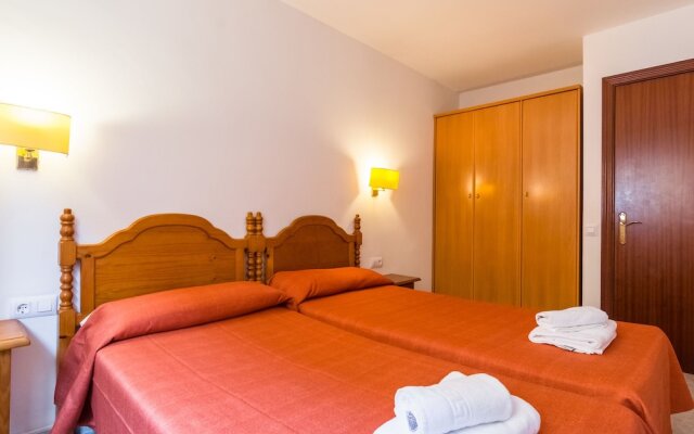 Alluring Apartment in Empuriabrava With Swimming Pool