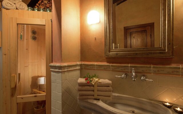 Villa in Cortona With Pool & Hill Views