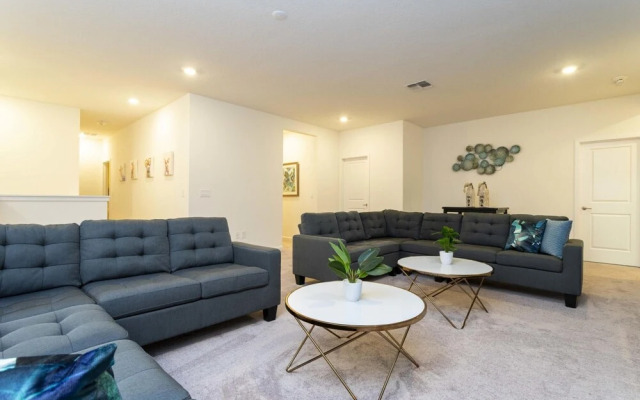 Amazing Large Home Near Parks