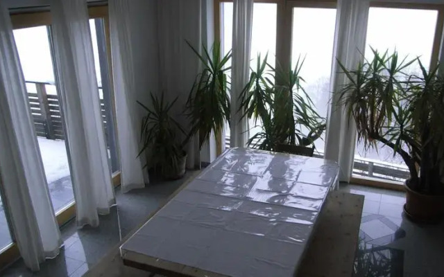 Apartment-Hollaus