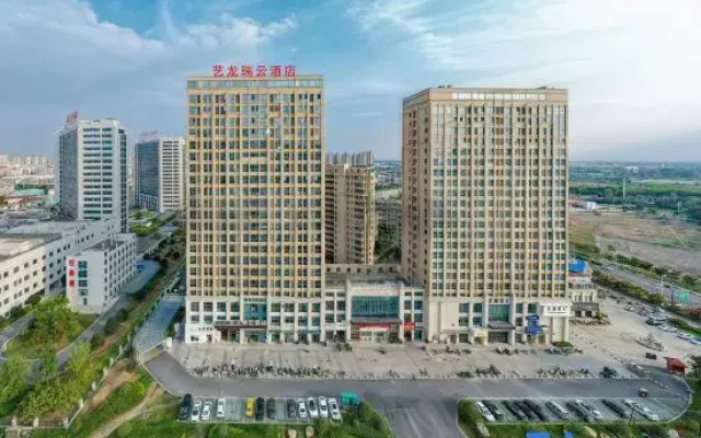 Elong R.YUN Hotel (Fuyang Wanda Plaza Municipal People's Hospital)