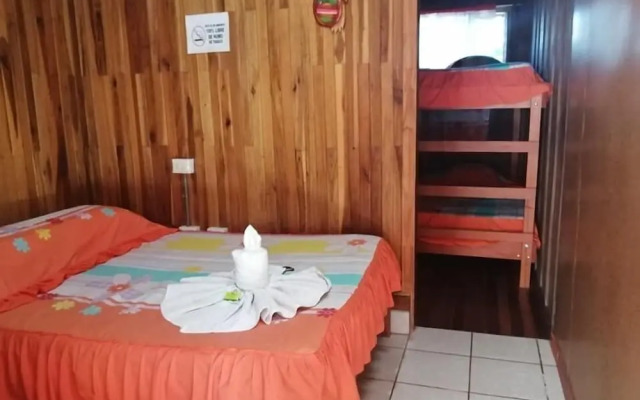 Pensión y Cabinas Colibrí Monteverde B&B