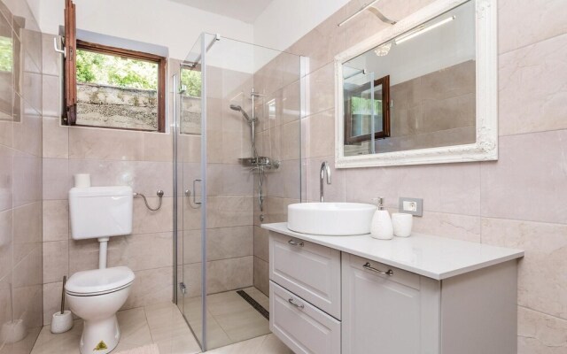 Awesome Home in Matulji with Hot Tub, WiFi & 2 Bedrooms