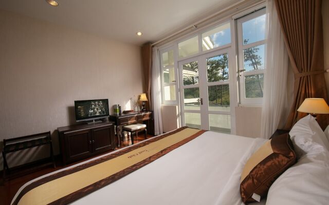 SAM Tuyen Lam Golf & Resorts
