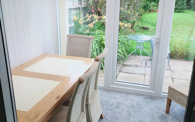 Charming 2-bed House in Fleetwood, England