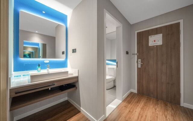 Holiday Inn Express Rongcheng Science And Technolo by IHG